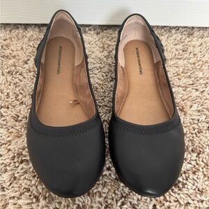 Amazon Essentials Black Slip-On Ballet Flats